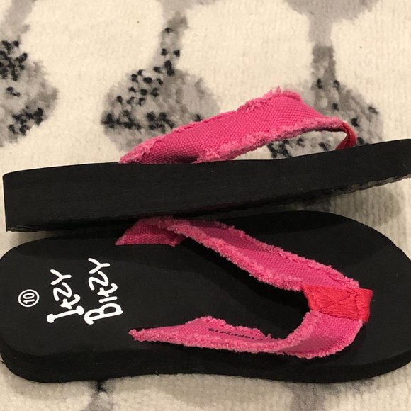 Itzy Bitzy Hot Pink Fray Flip-Flops (New, no tags) - Picture 2 of 5